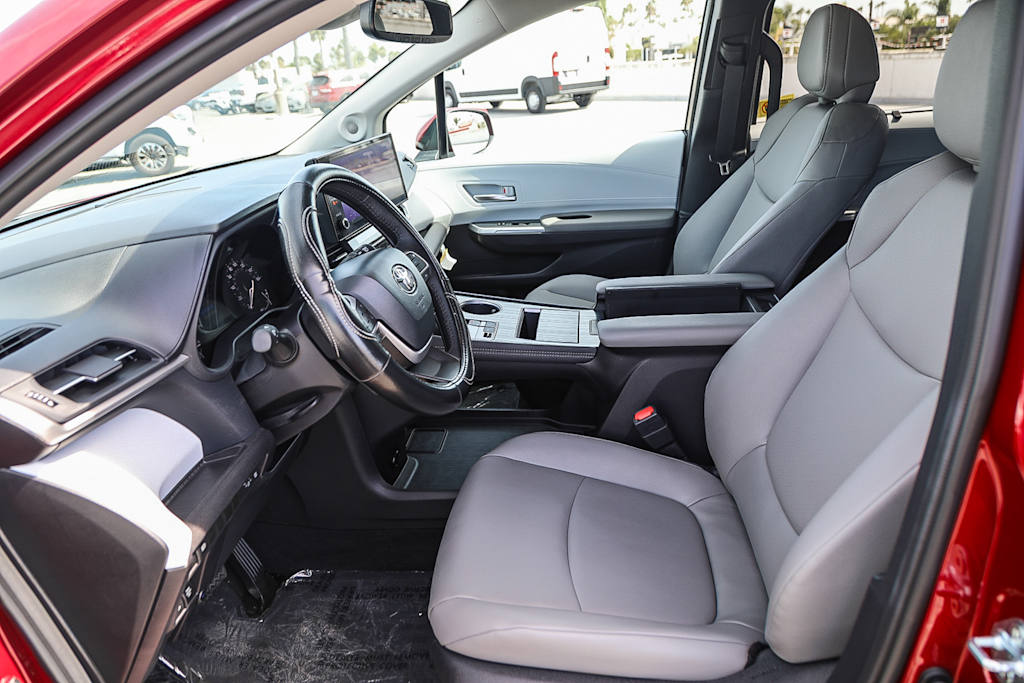 Thumbnail: 2026 Toyota Sienna - 10