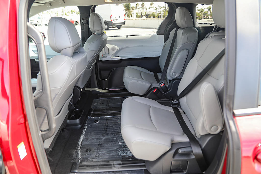 Thumbnail: 2026 Toyota Sienna - 11