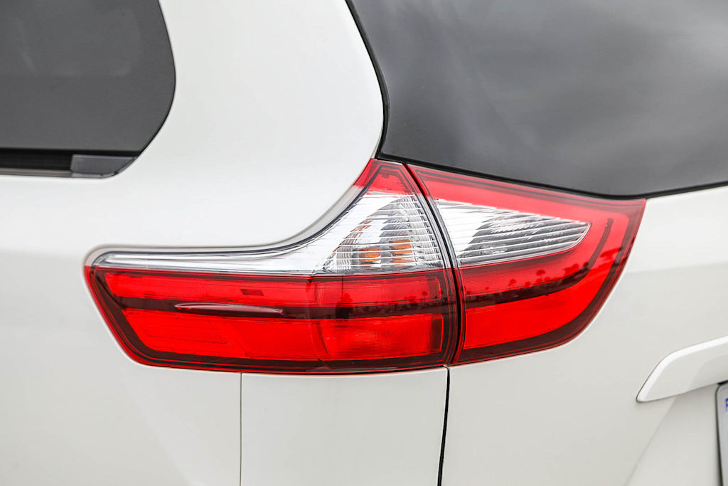 Thumbnail: 2020 Toyota Sienna - 20