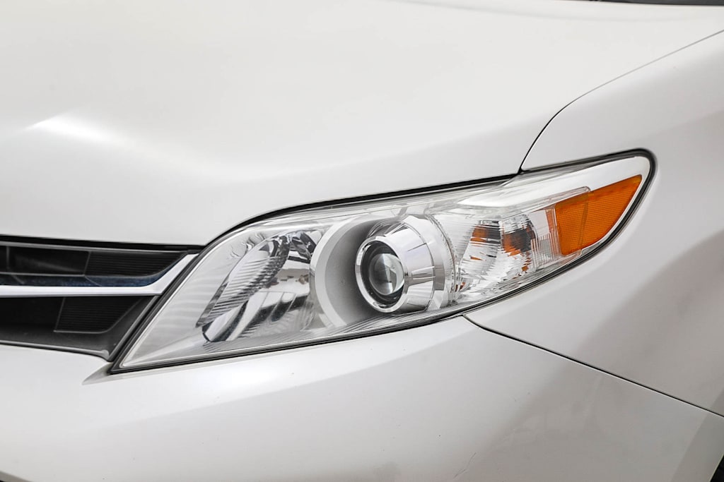 Thumbnail: 2020 Toyota Sienna - 19