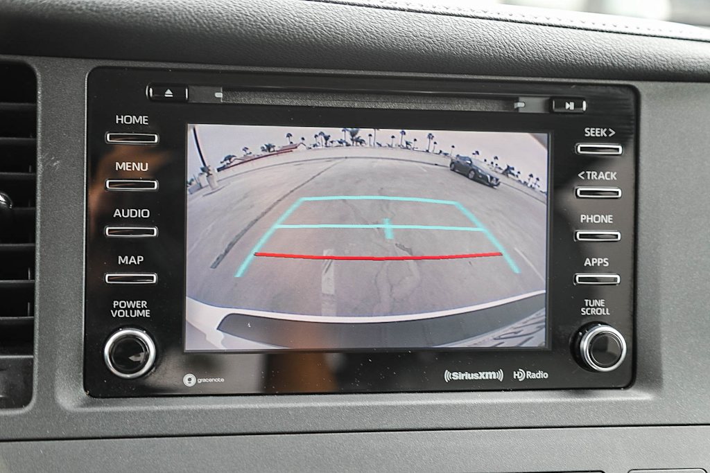Thumbnail: 2020 Toyota Sienna - 25