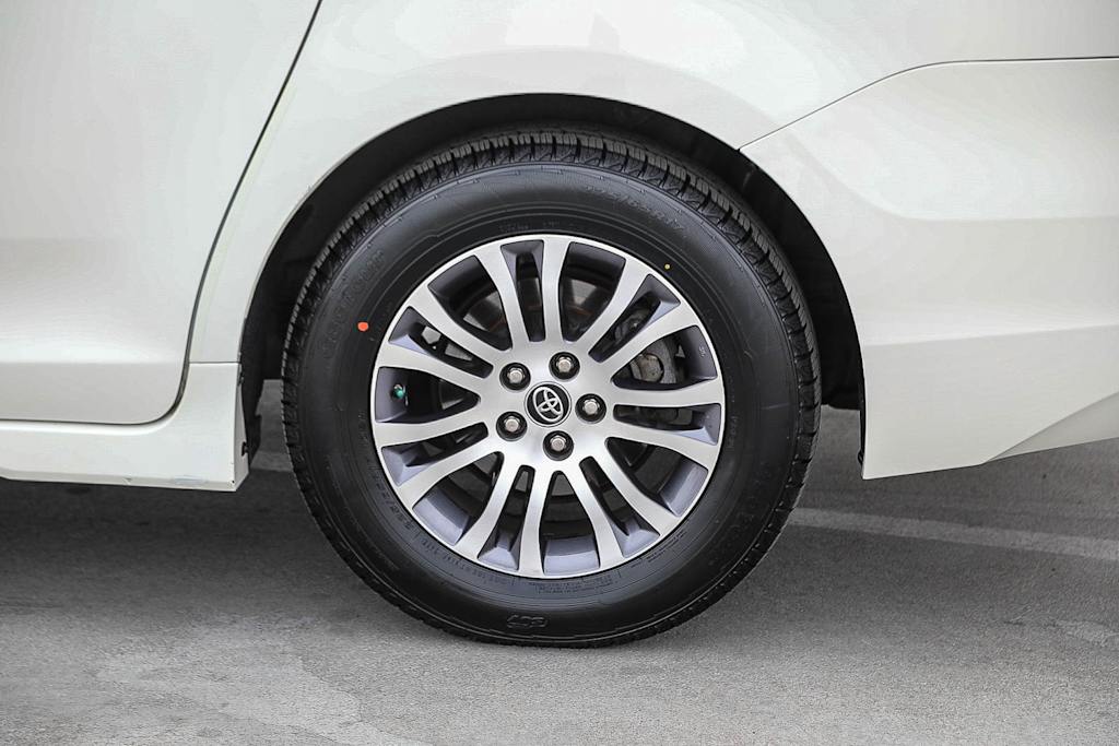 Thumbnail: 2020 Toyota Sienna - 21