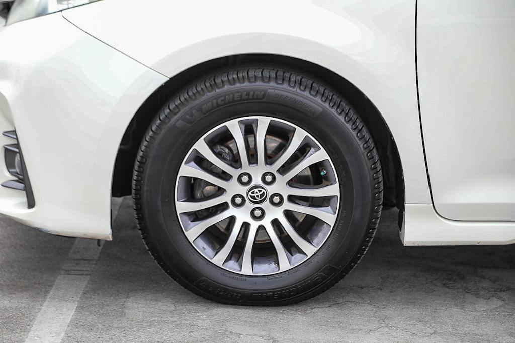 Thumbnail: 2020 Toyota Sienna - 6