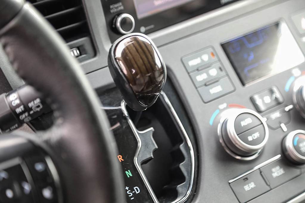 Thumbnail: 2020 Toyota Sienna - 14