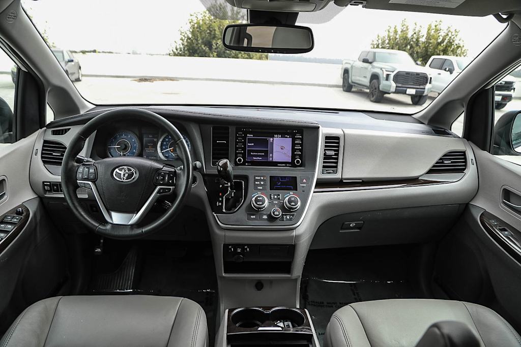 Thumbnail: 2020 Toyota Sienna - 2