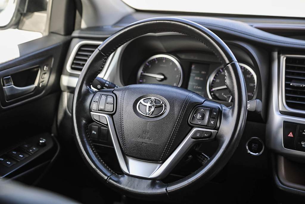 Thumbnail: 2018 Toyota Highlander - 8