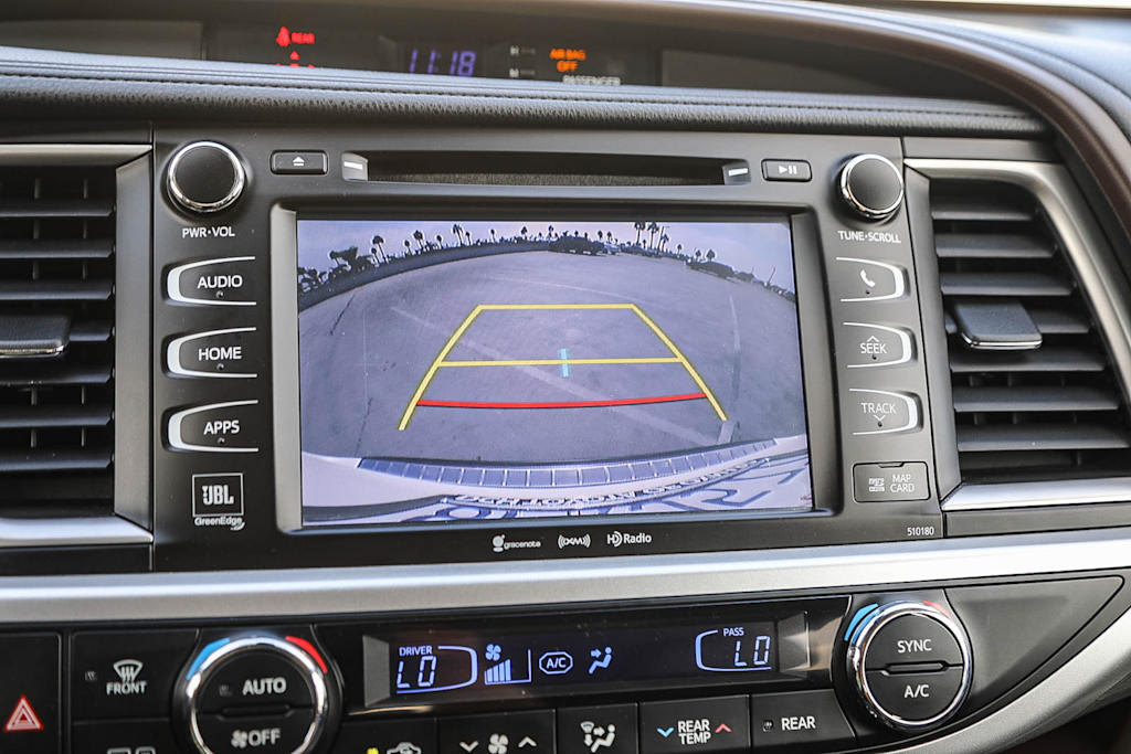 Thumbnail: 2018 Toyota Highlander - 25