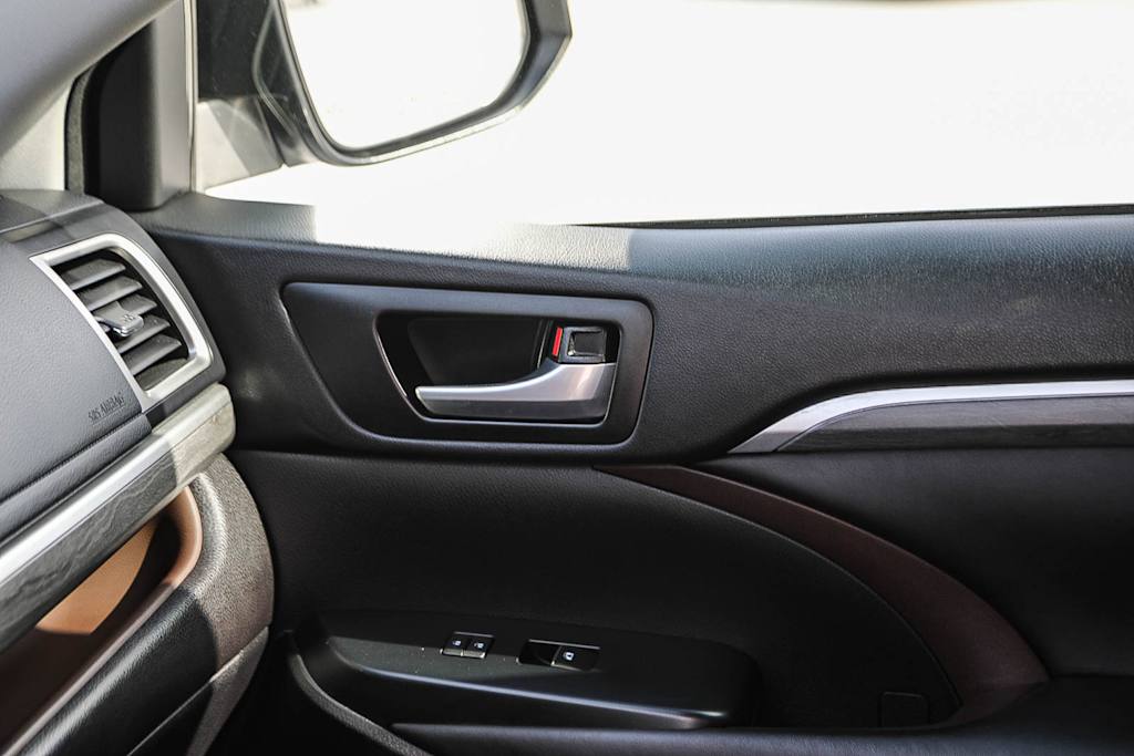 Thumbnail: 2018 Toyota Highlander - 24