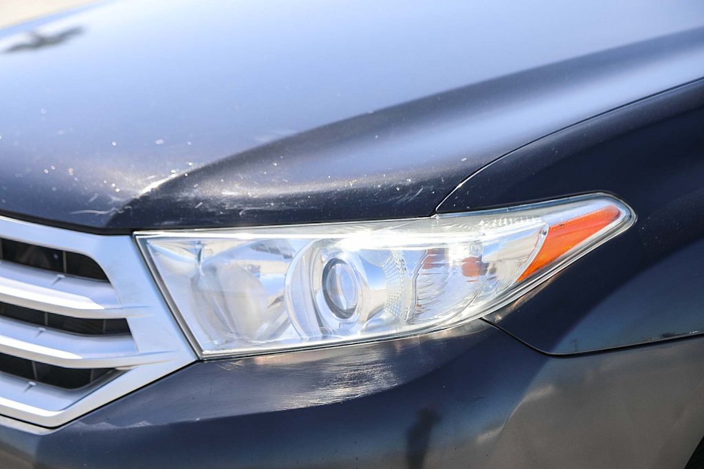 Thumbnail: 2012 Toyota Highlander - 19