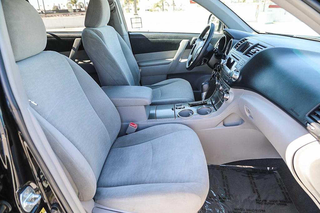 Thumbnail: 2012 Toyota Highlander - 9