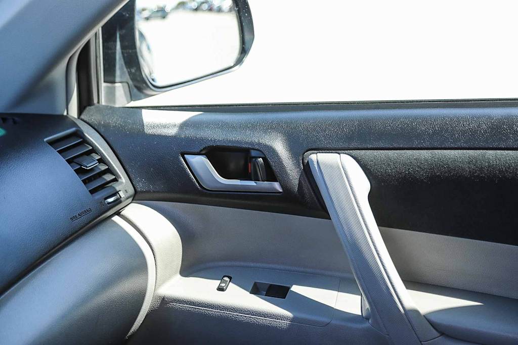 Thumbnail: 2012 Toyota Highlander - 23