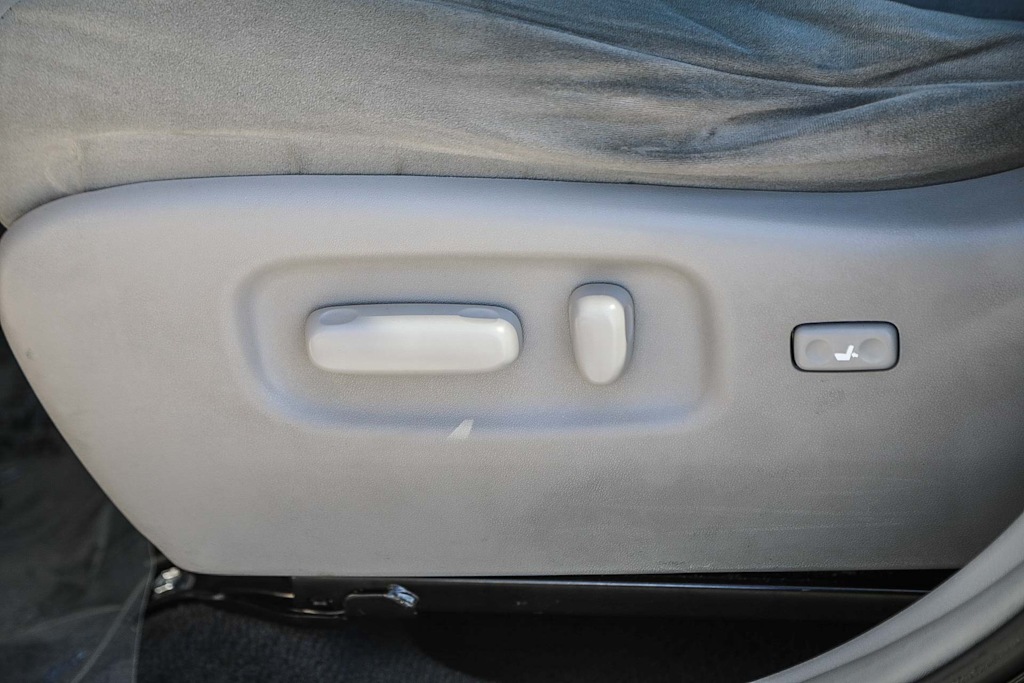 Thumbnail: 2012 Toyota Highlander - 22