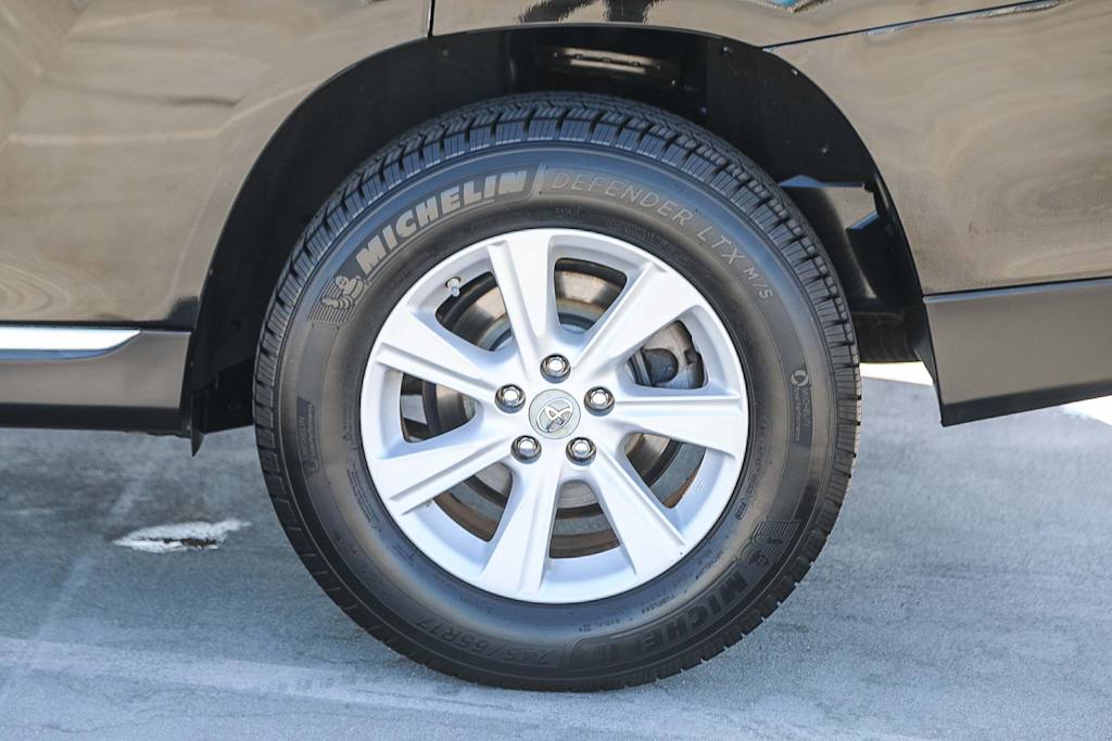 Thumbnail: 2012 Toyota Highlander - 21