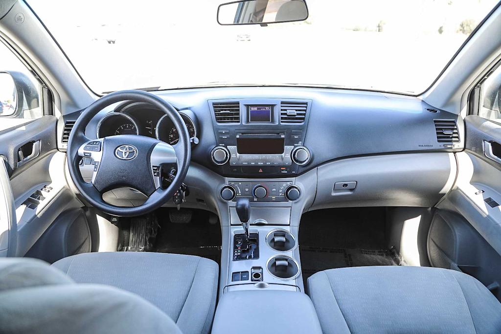 Thumbnail: 2012 Toyota Highlander - 2