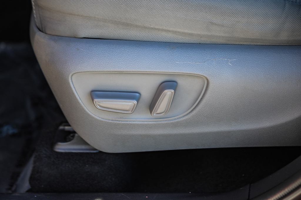 Thumbnail: 2020 Toyota Highlander - 23