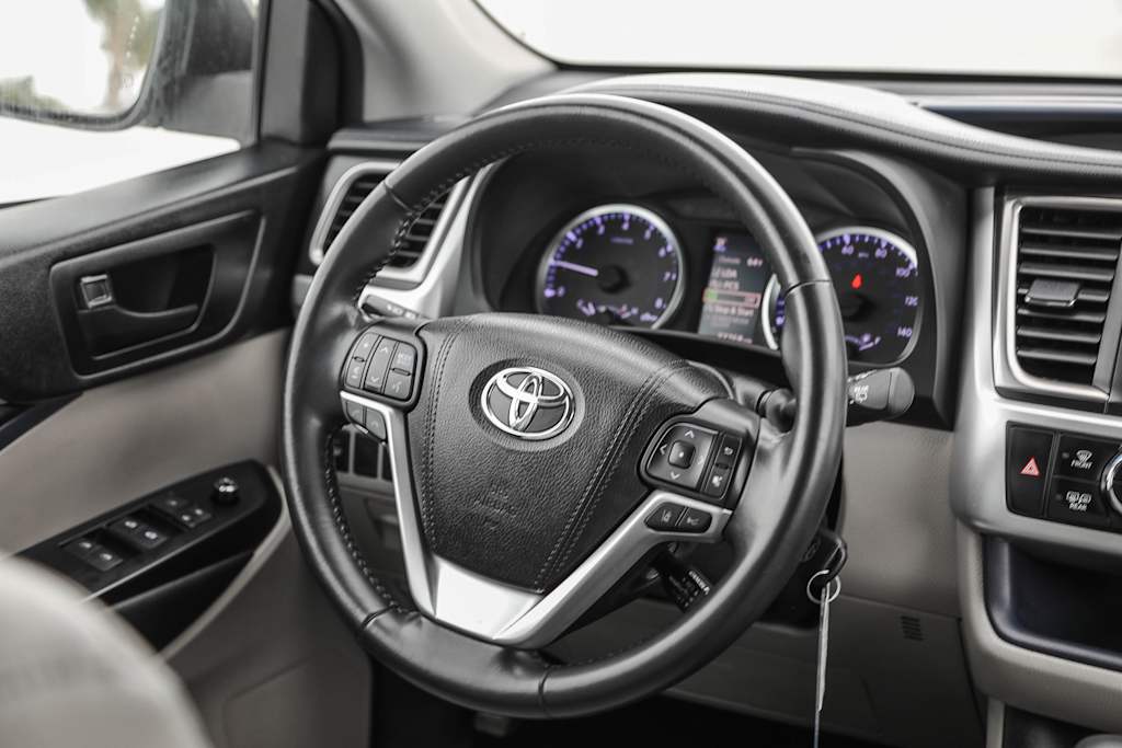 2018 Toyota Highlander Plus 8