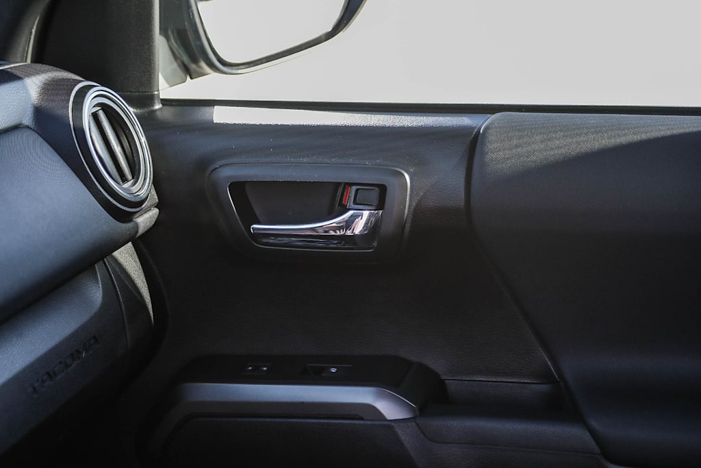 Thumbnail: 2019 Toyota Tacoma - 24