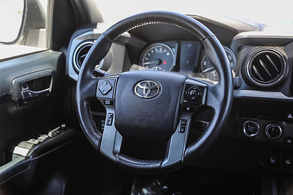 Thumbnail: 2018 Toyota Tacoma - 12