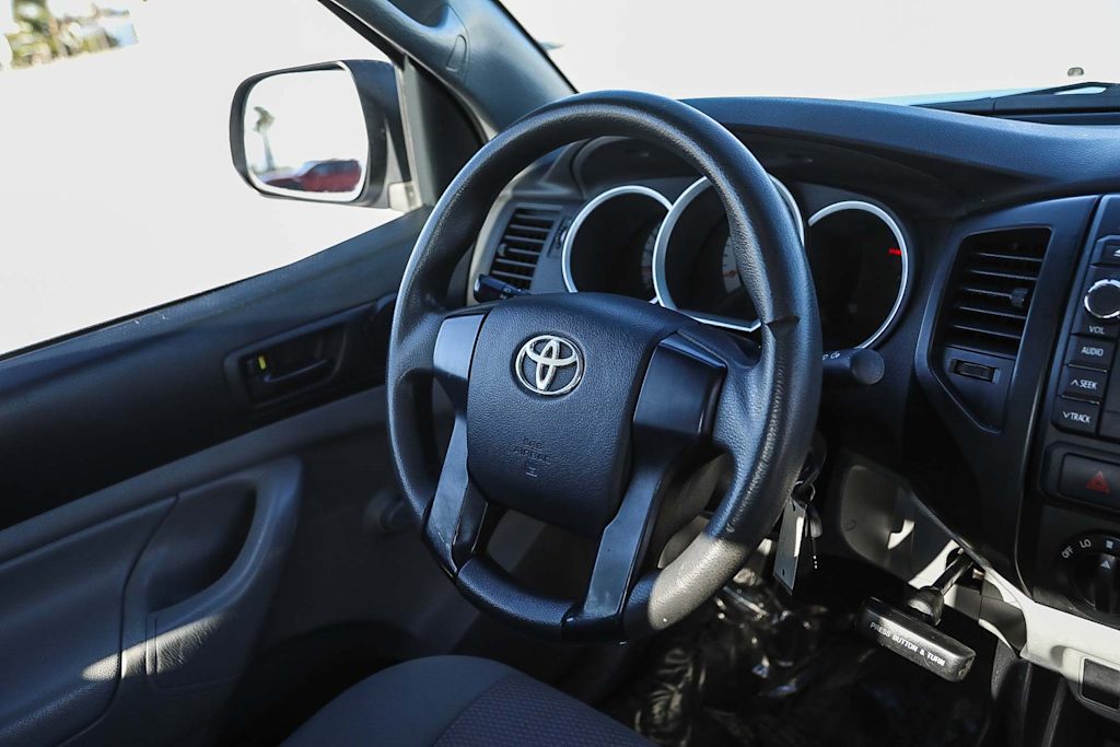Thumbnail: 2013 Toyota Tacoma - 13