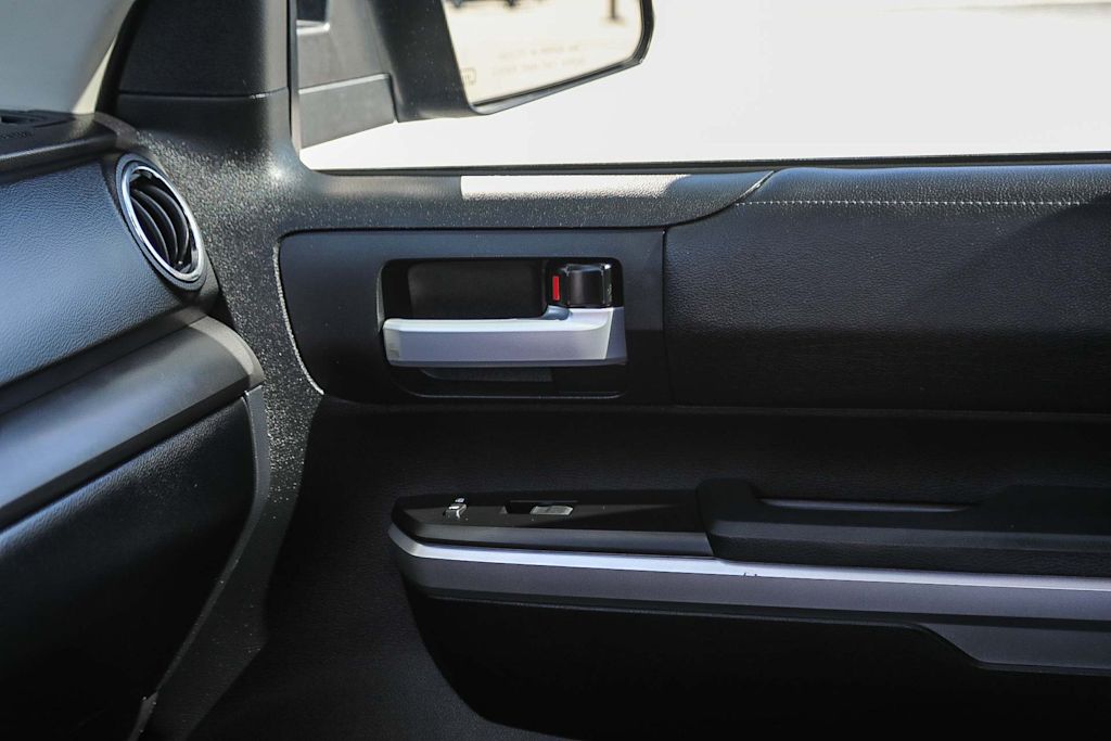 Thumbnail: 2017 Toyota Tundra - 23