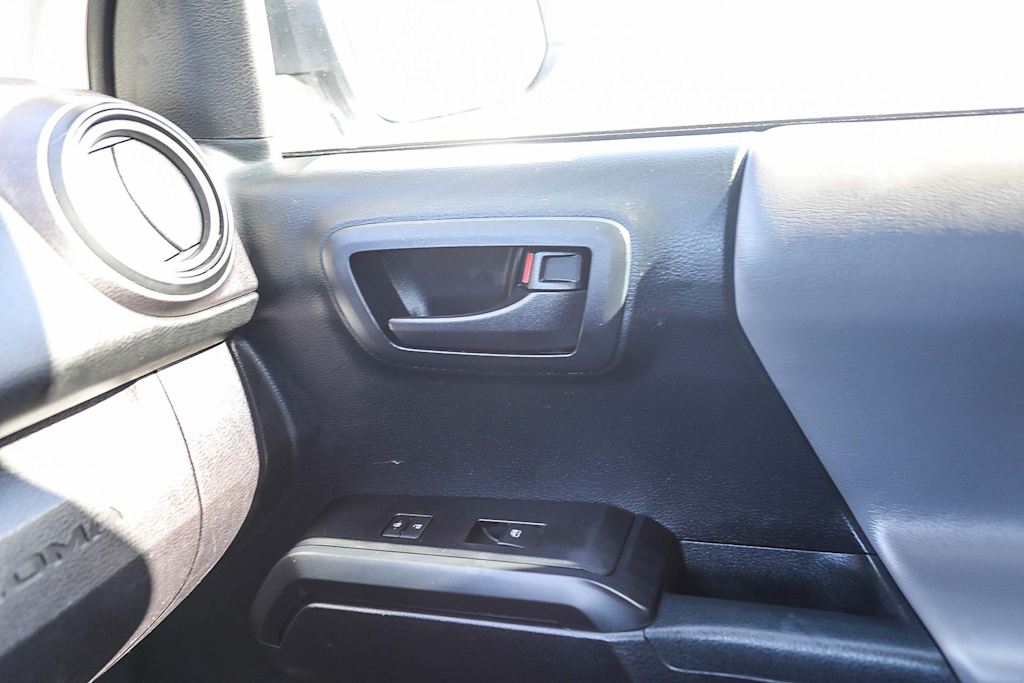 Thumbnail: 2018 Toyota Tacoma - 22