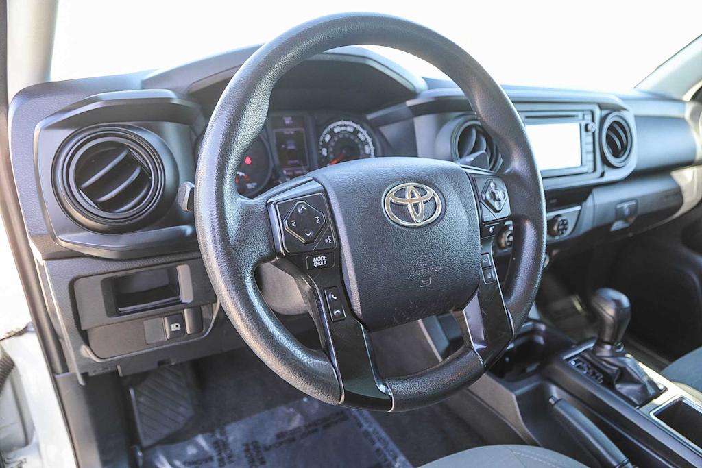 Thumbnail: 2018 Toyota Tacoma - 8