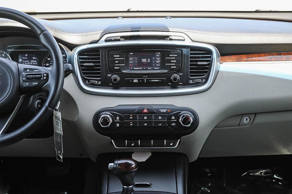 Thumbnail: 2016 Kia Sorento - 12