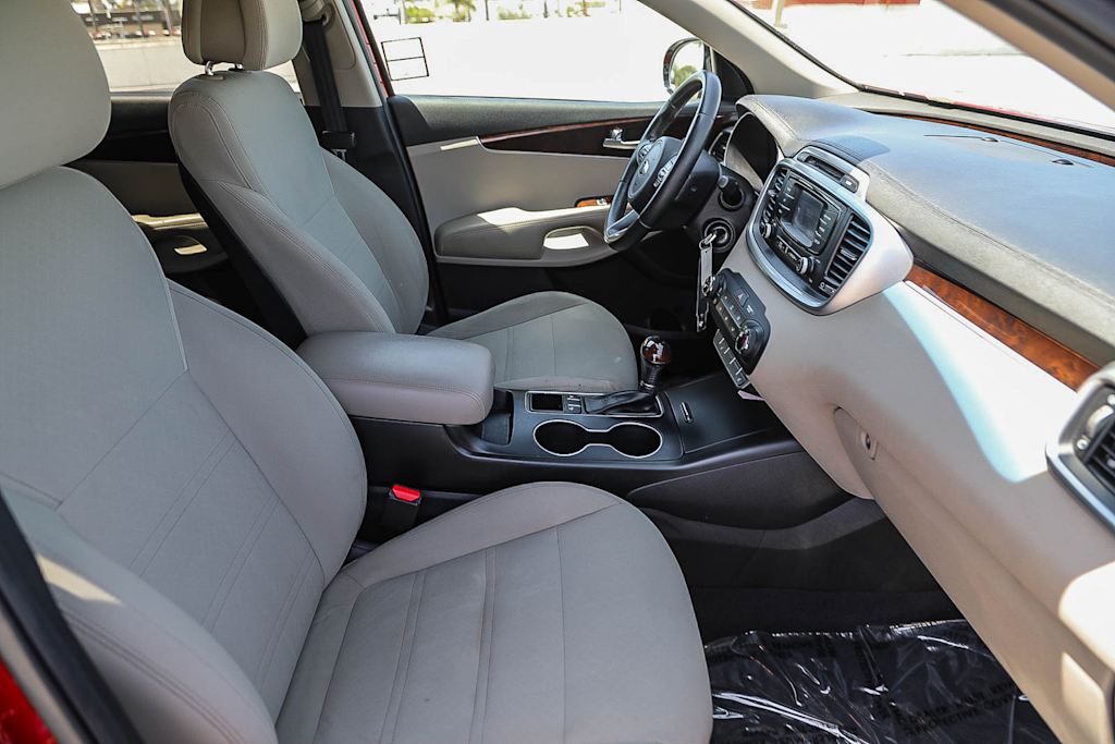 Thumbnail: 2016 Kia Sorento - 9