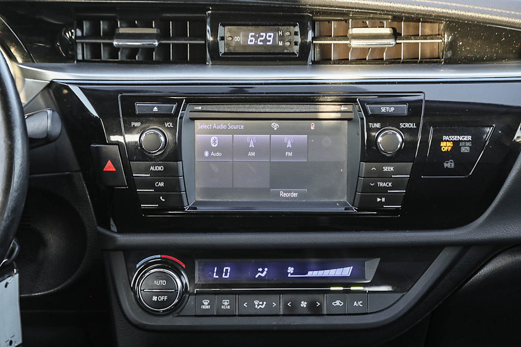 Thumbnail: 2015 Toyota Corolla - 13