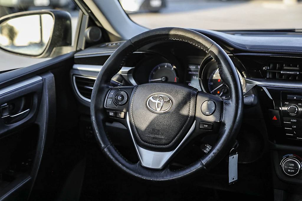 Thumbnail: 2015 Toyota Corolla - 12