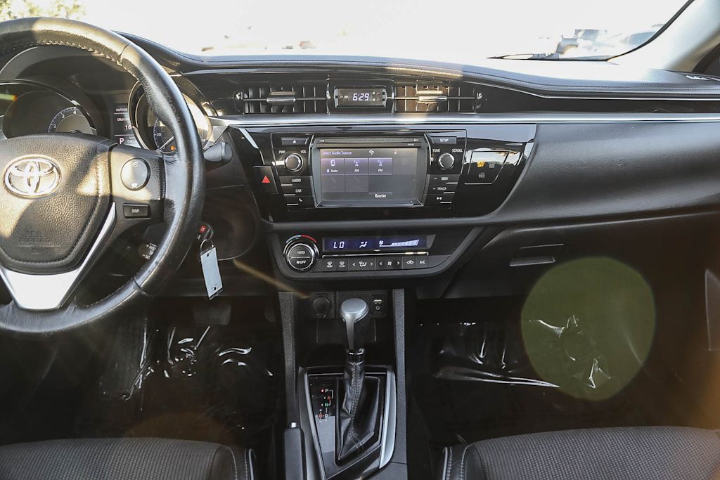 Thumbnail: 2015 Toyota Corolla - 8