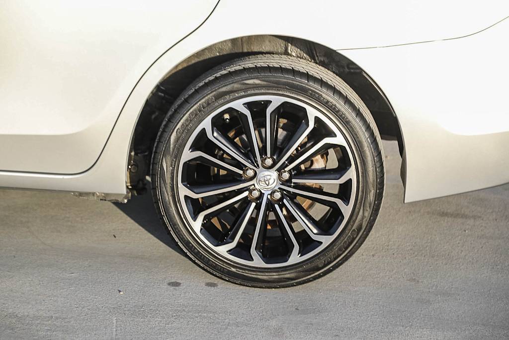 Thumbnail: 2015 Toyota Corolla - 21