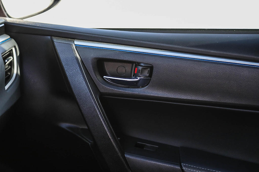 Thumbnail: 2015 Toyota Corolla - 23