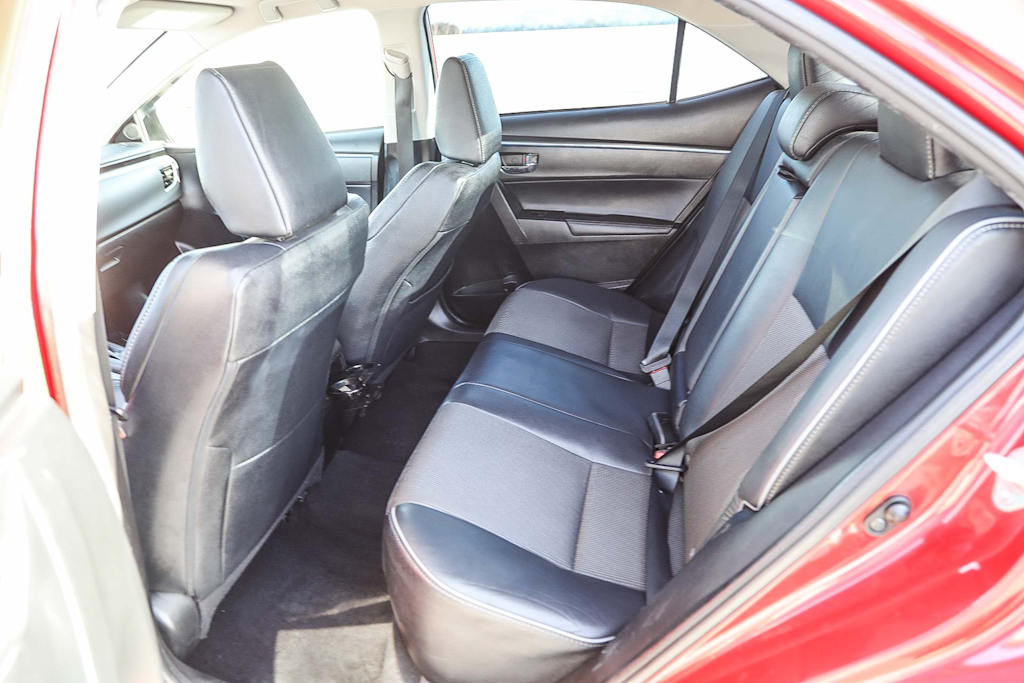 Thumbnail: 2015 Toyota Corolla - 11