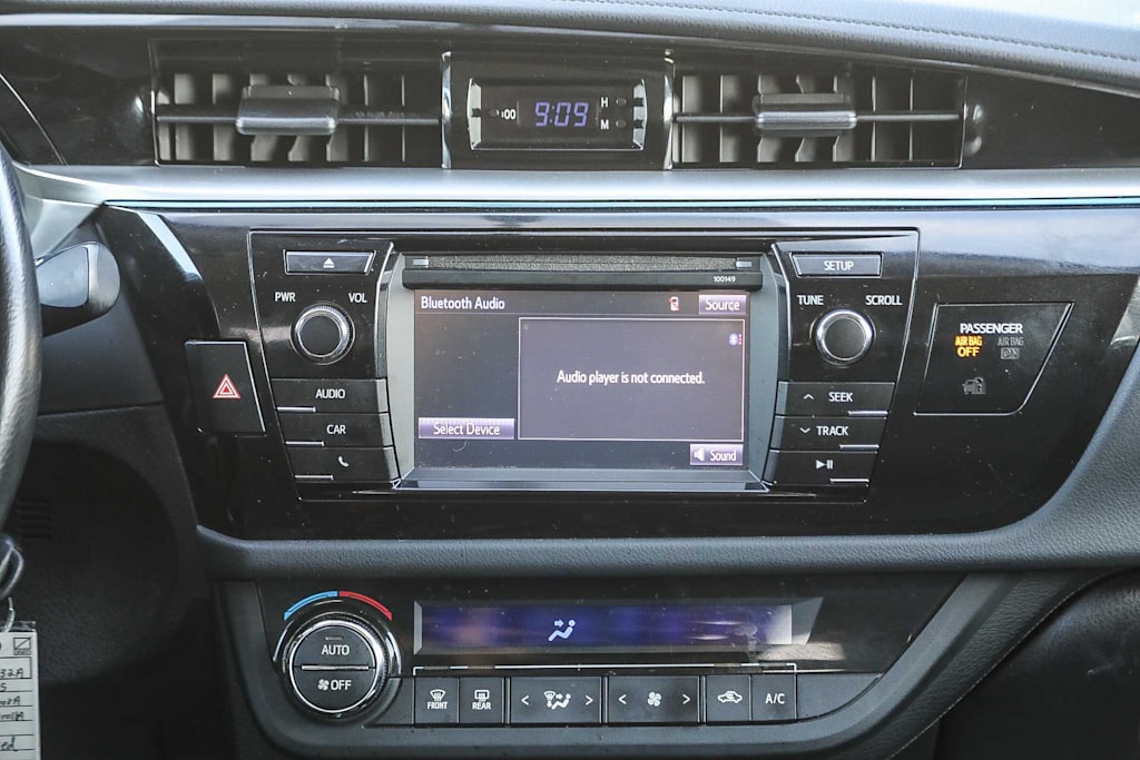 Thumbnail: 2015 Toyota Corolla - 13