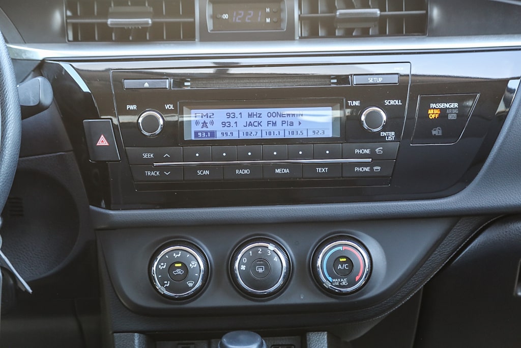 Thumbnail: 2015 Toyota Corolla - 13
