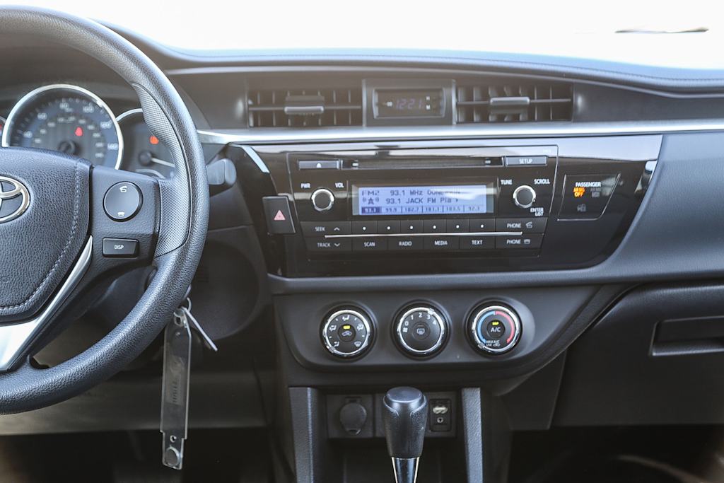 Thumbnail: 2015 Toyota Corolla - 8