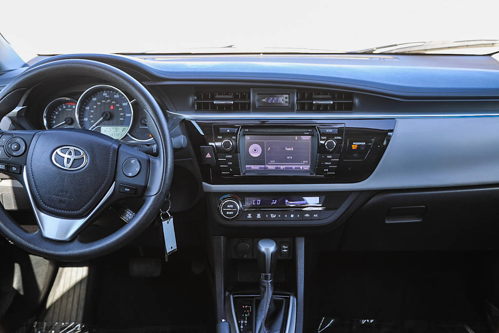 Thumbnail: 2015 Toyota Corolla - 8