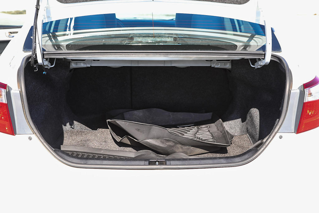 Thumbnail: 2015 Toyota Corolla - 16