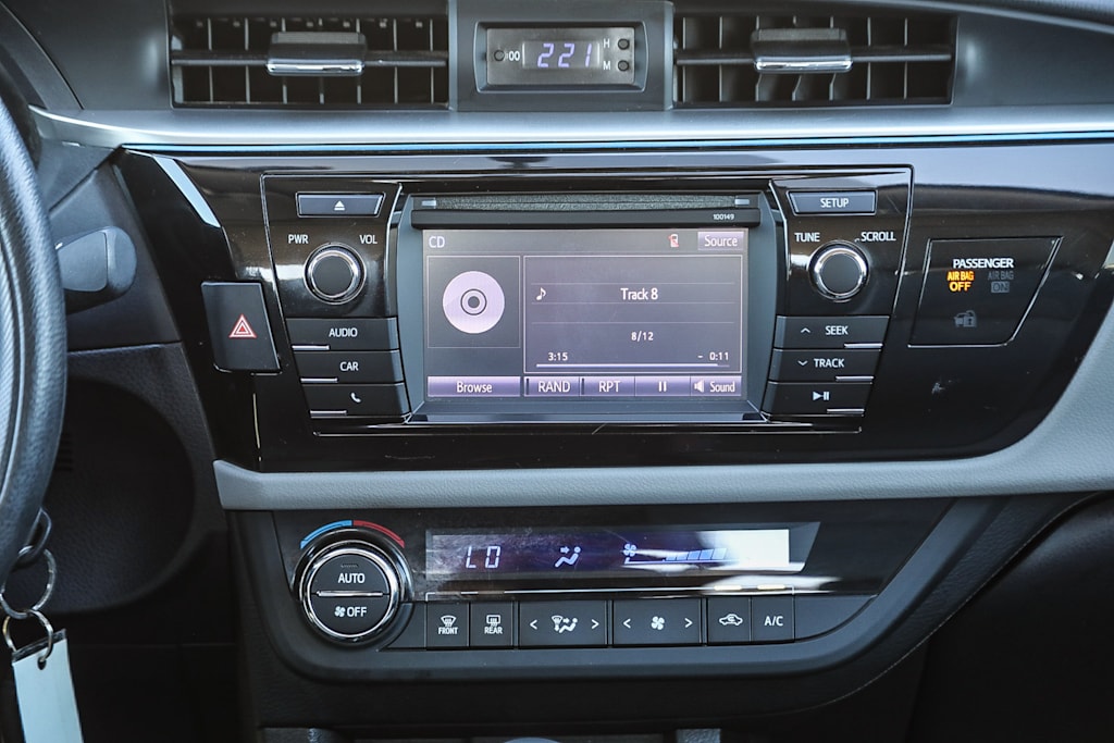 Thumbnail: 2015 Toyota Corolla - 13