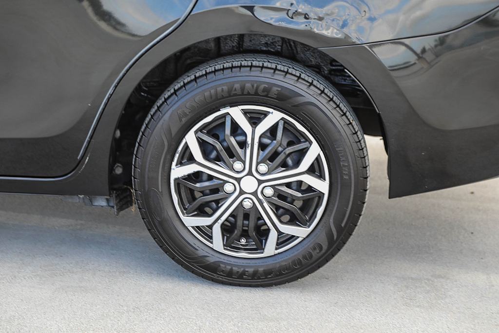 Thumbnail: 2015 Toyota Corolla - 22