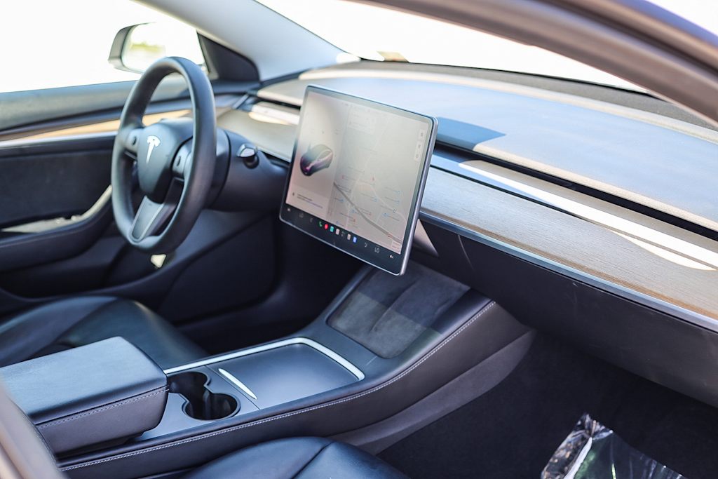 Thumbnail: 2021 Tesla Model 3 - 7