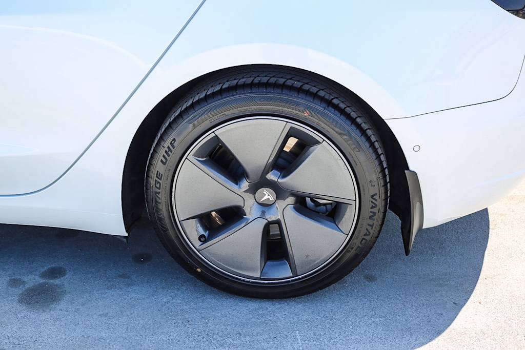 Thumbnail: 2021 Tesla Model 3 - 21