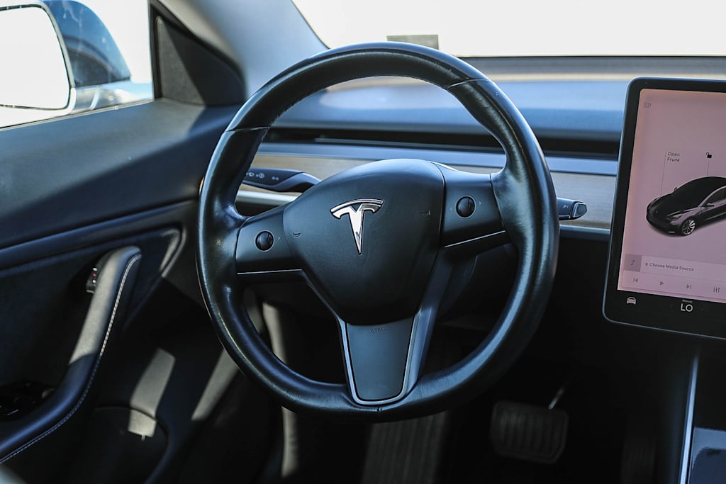 Thumbnail: 2018 Tesla Model 3 - 11