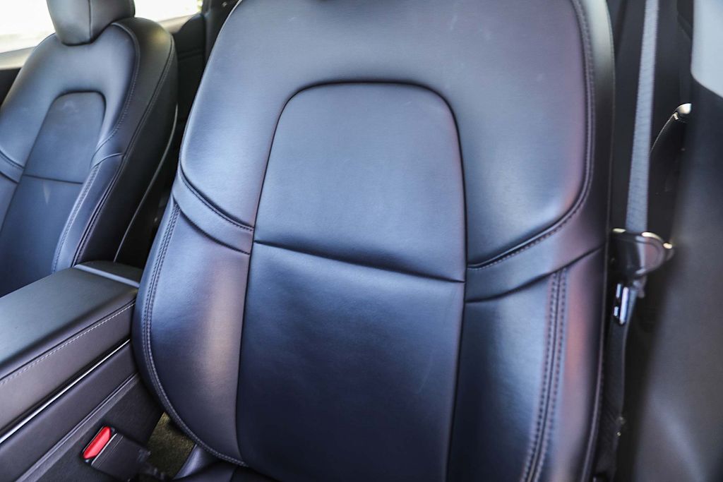 Thumbnail: 2018 Tesla Model 3 - 27