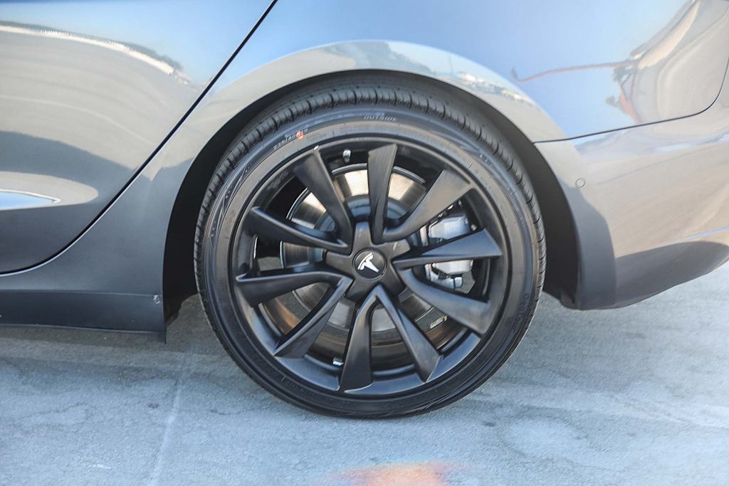 Thumbnail: 2018 Tesla Model 3 - 20