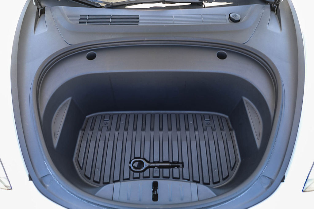 Thumbnail: 2023 Tesla Model 3 - 27