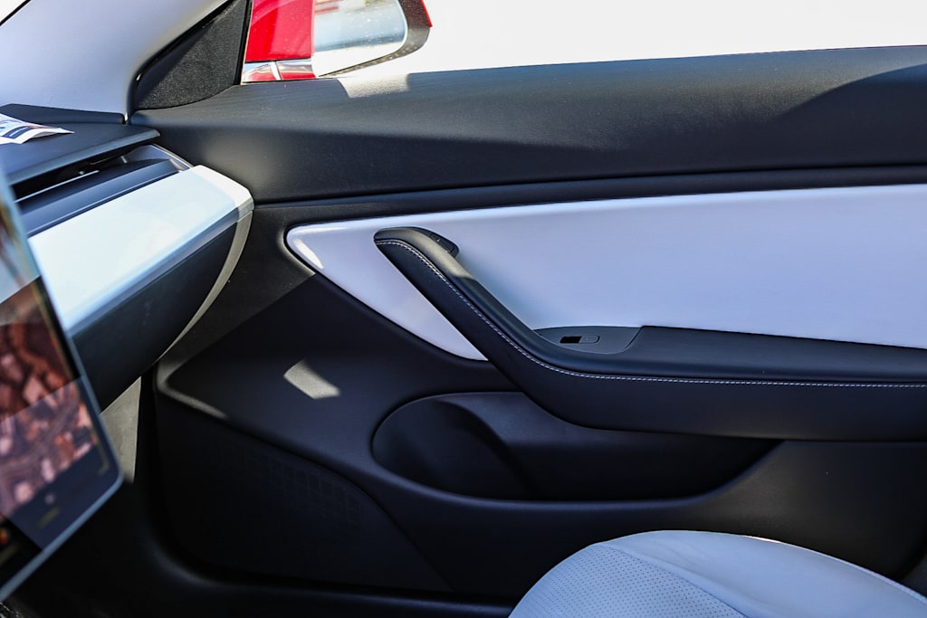 Thumbnail: 2018 Tesla Model 3 - 21