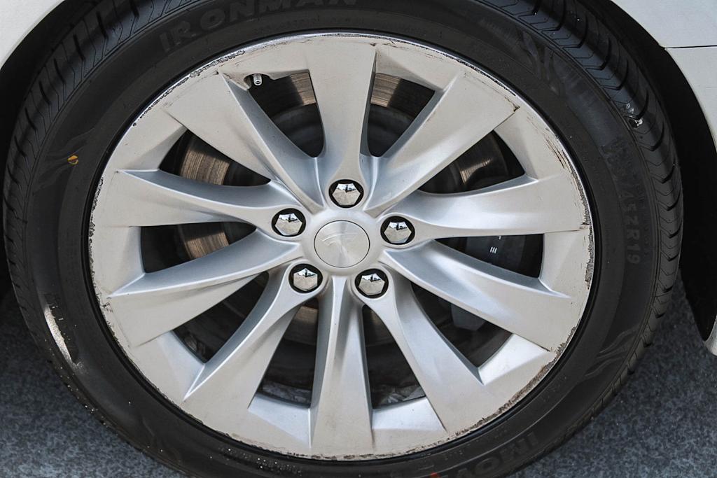 Thumbnail: 2019 Tesla Model S - 20