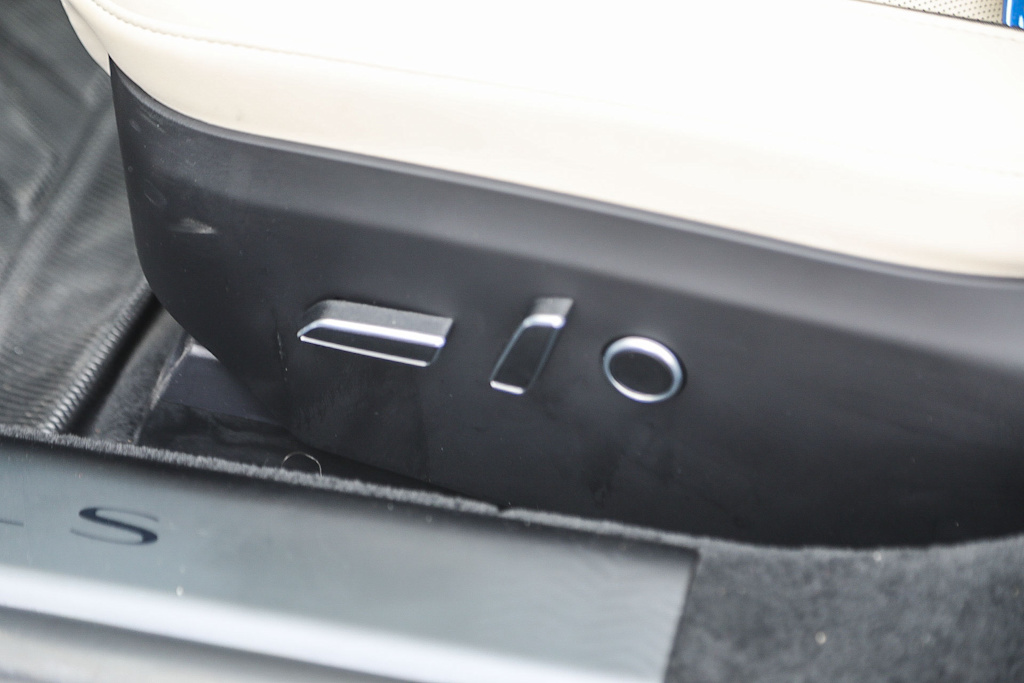 Thumbnail: 2023 Tesla Model S - 21